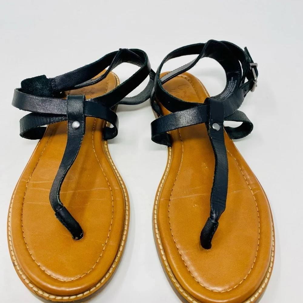 Women’s Crown Vintage Black and Tan Sandals Size 7
